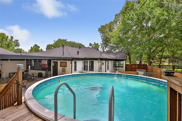 105 Wallisville Road, Liberty, TX 77575