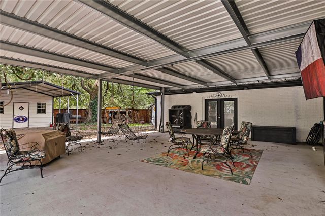 105 Wallisville Road, Liberty, TX 77575