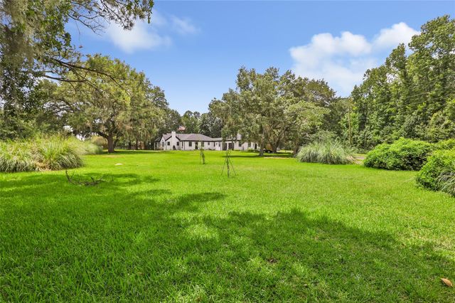 105 Wallisville Road, Liberty, TX 77575