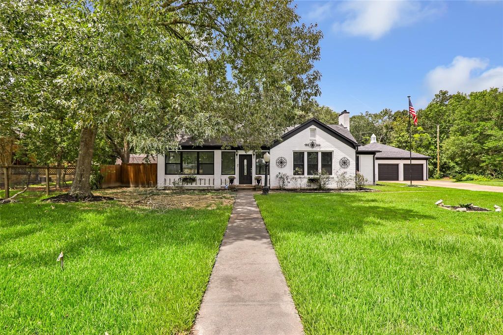 105 Wallisville Road, Liberty, TX 77575