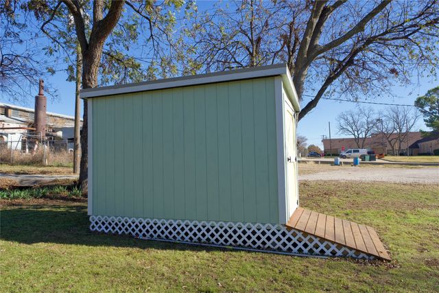 201 Water Street, Whitesboro, TX 76273