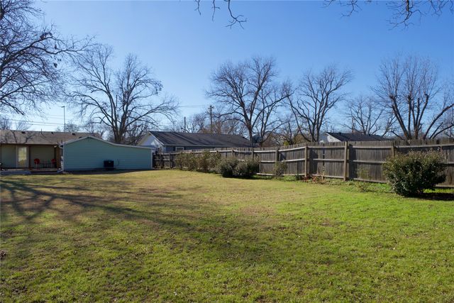 201 Water Street, Whitesboro, TX 76273