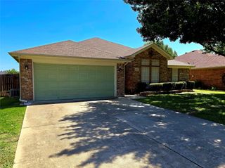620 Ridgehill Drive, Burleson, TX 76028