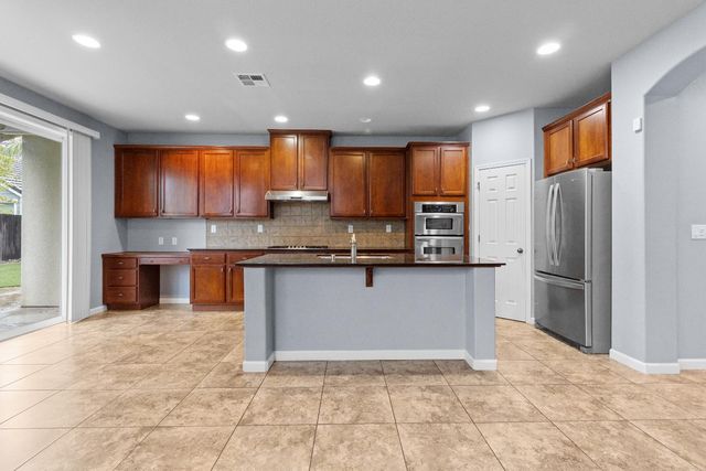 2008 Laneworth Ln, Roseville, CA 95747