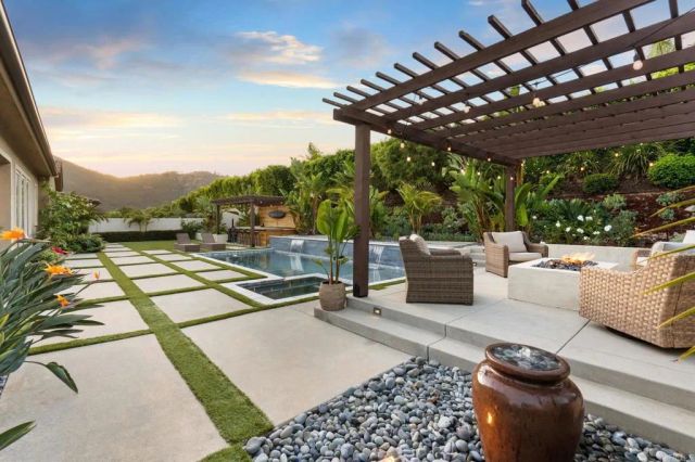 2911 Side Saddle Lane, Escondido, CA 92029