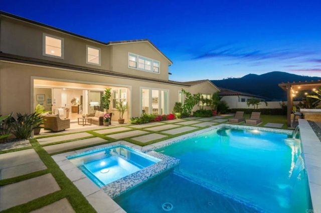 2911 Side Saddle Lane, Escondido, CA 92029