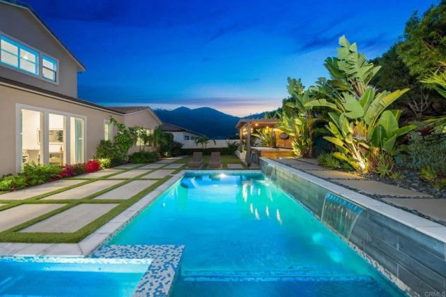 2911 Side Saddle Lane, Escondido, CA 92029