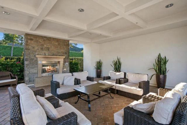 2911 Side Saddle Lane, Escondido, CA 92029