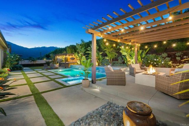 2911 Side Saddle Lane, Escondido, CA 92029