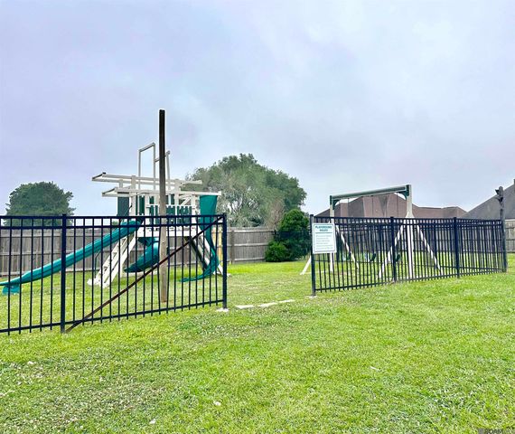 25895 Stonehenge Dr, Denham Springs, LA 70726