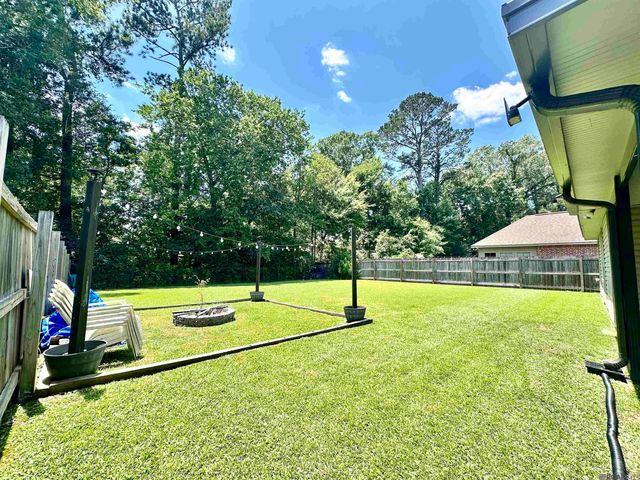 25895 Stonehenge Dr, Denham Springs, LA 70726