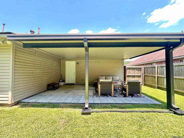 25895 Stonehenge Dr, Denham Springs, LA 70726
