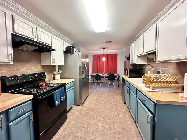 25895 Stonehenge Dr, Denham Springs, LA 70726