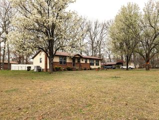 687 Cindy Hollow Rd, Estill Springs, TN 37330