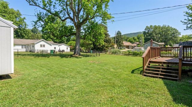 606 Holly Avenue, South Pittsburg, TN 37380