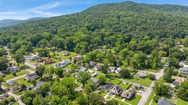 606 Holly Avenue, South Pittsburg, TN 37380