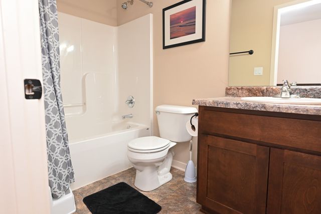 1320 NE 2nd Street, Stuart, IA 50250