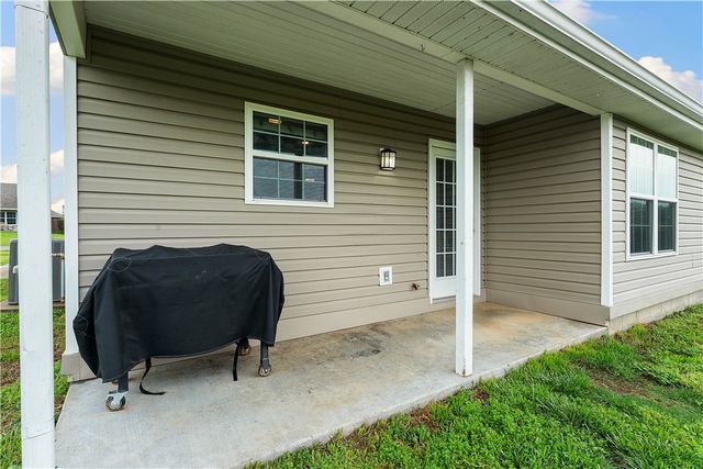 1461 General Parson Drive, Prairie Grove, AR 72753