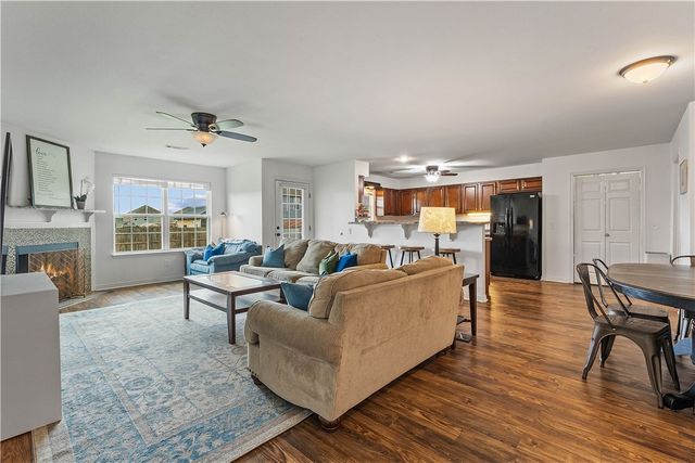 1461 General Parson Drive, Prairie Grove, AR 72753