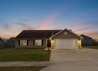 1461 General Parson Drive, Prairie Grove, AR 72753