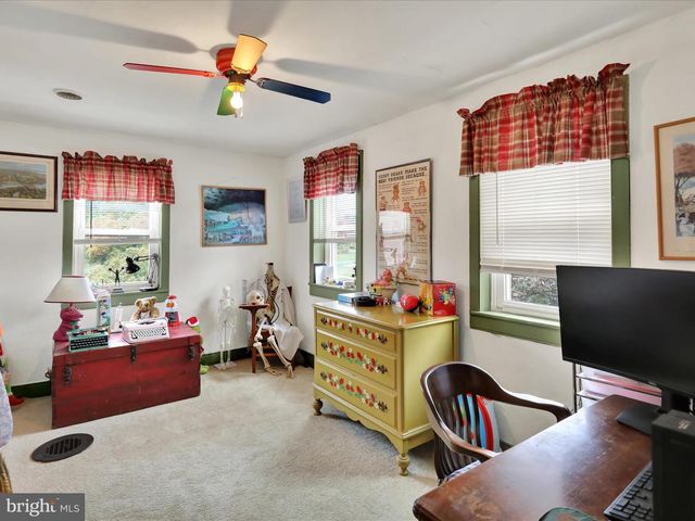 1443 SHUMAKER RD, Manheim, PA 17545