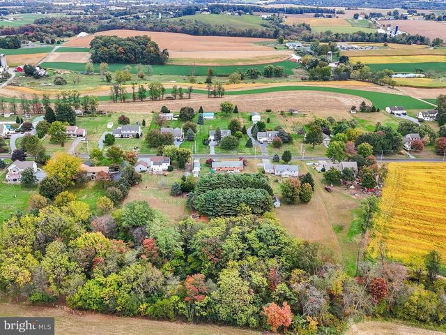 1443 SHUMAKER RD, Manheim, PA 17545