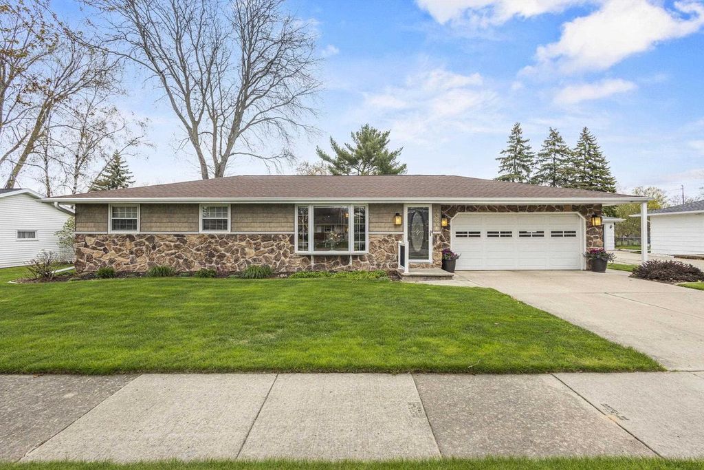 1698 NANCY AVENUE, Green Bay, WI 54303