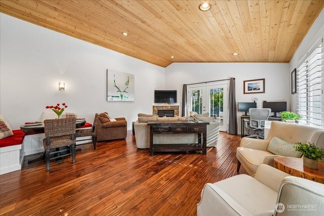 10315 Riviera Drive, Anderson Island, WA 98303