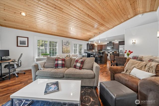 10315 Riviera Drive, Anderson Island, WA 98303