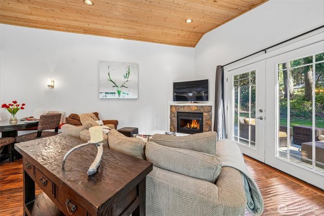 10315 Riviera Drive, Anderson Island, WA 98303