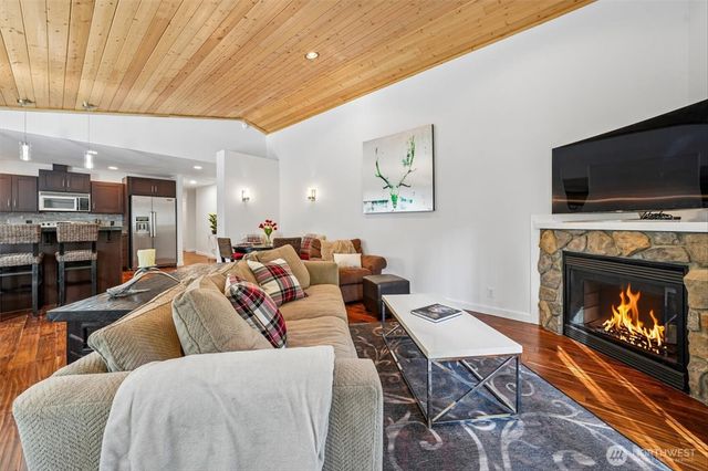 10315 Riviera Drive, Anderson Island, WA 98303