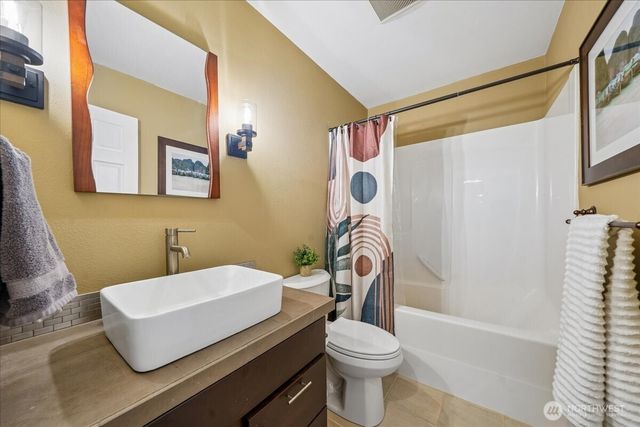 10315 Riviera Drive, Anderson Island, WA 98303