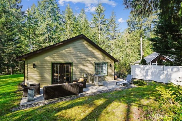 10315 Riviera Drive, Anderson Island, WA 98303