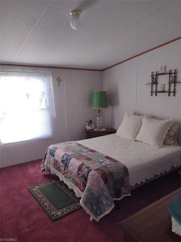 900 Surratt Road, Denton, NC 27239
