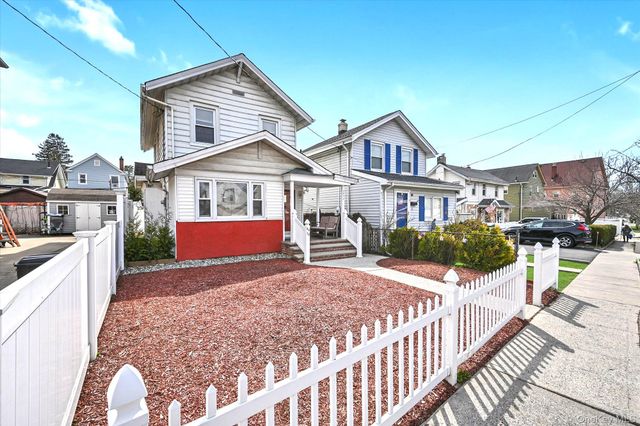 32-17 Murray Street, Flushing, NY 11354