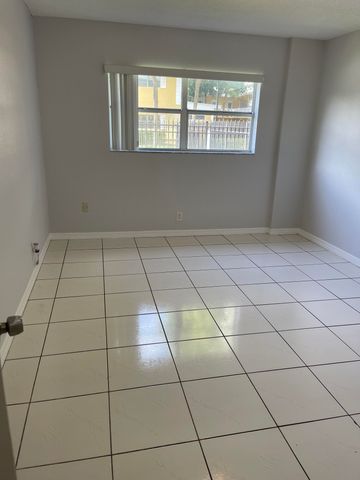 440 SE 2nd Avenue 5, Deerfield Beach, FL 33441