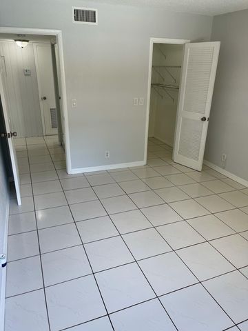440 SE 2nd Avenue 5, Deerfield Beach, FL 33441