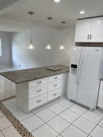 440 SE 2nd Avenue 5, Deerfield Beach, FL 33441