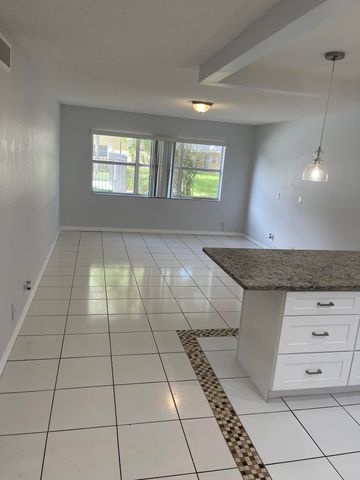 440 SE 2nd Avenue 5, Deerfield Beach, FL 33441