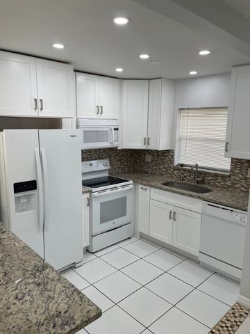 440 SE 2nd Avenue 5, Deerfield Beach, FL 33441