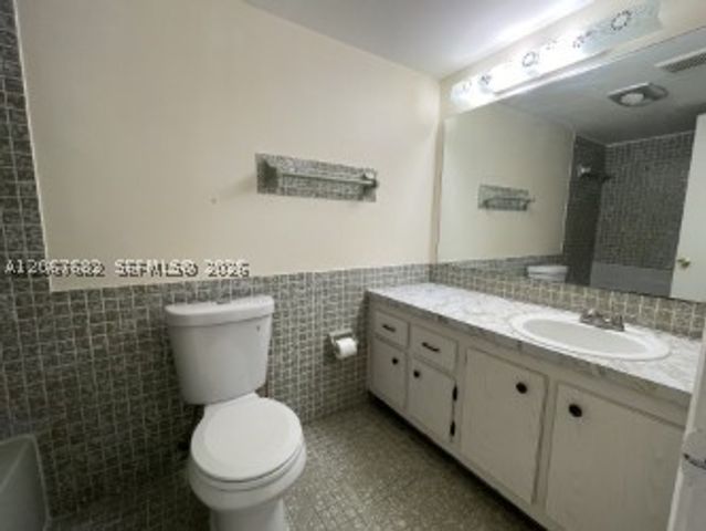 2061 NW 47th Ter 306, Lauderhill, FL 33313
