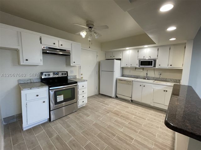 2061 NW 47th Ter 306, Lauderhill, FL 33313
