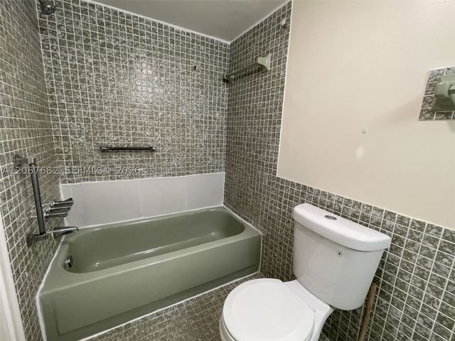 2061 NW 47th Ter 306, Lauderhill, FL 33313