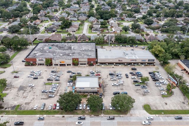 3814 Ambassador Caffery Parkway A, Lafayette, LA 70503