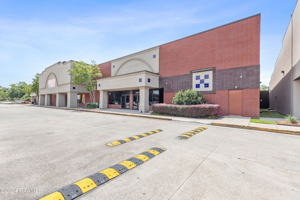 3814 Ambassador Caffery Parkway A, Lafayette, LA 70503