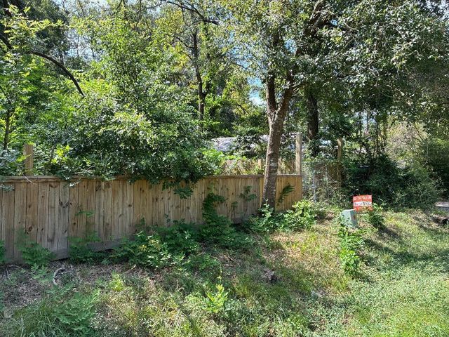 1712 N Travis Avenue, Cleveland, TX 77327