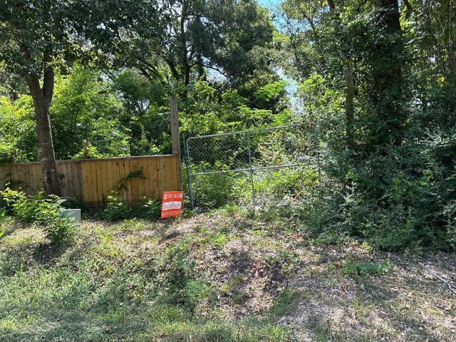 1712 N Travis Avenue, Cleveland, TX 77327