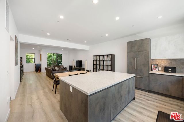 4724 N Village Court Lane, Valley Village, CA 91607