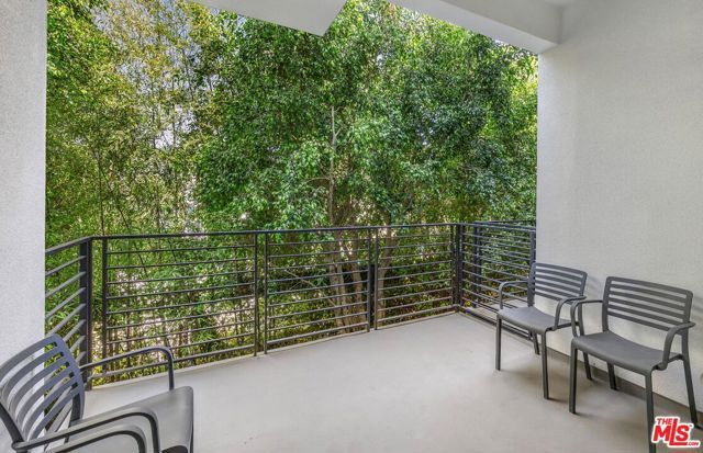 4724 N Village Court Lane, Valley Village, CA 91607