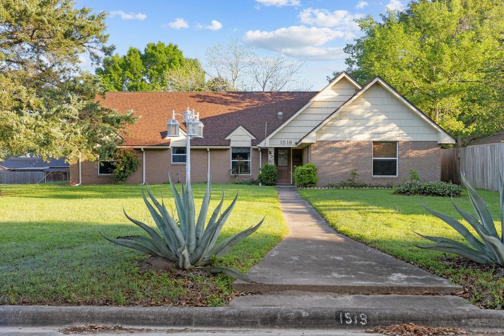 1519 Everitt Street, Navasota, TX 77830
